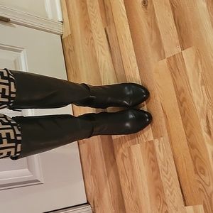 Cole Haan Women's Boots 9.5 Black leather,  Tall KneeHigh, Buckley Heeled Zip